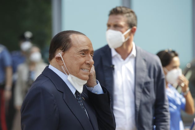 Ruby ter, il processo a Berlusconi rinviato per la settima volta. I legali ottengono il legittimo impedimento: “Convalescenza di 2 3 mesi” Ruby ter, il processo a Berlusconi rinviato per la settima volta. I legali ottengono il legittimo impedimento: “Convalescenza di 2 3 mesi”