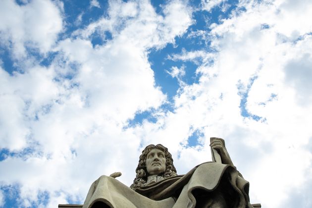 La statue de Jean-Baptiste Colbert, devant l'Assemblée nationale, Paris, 2020.