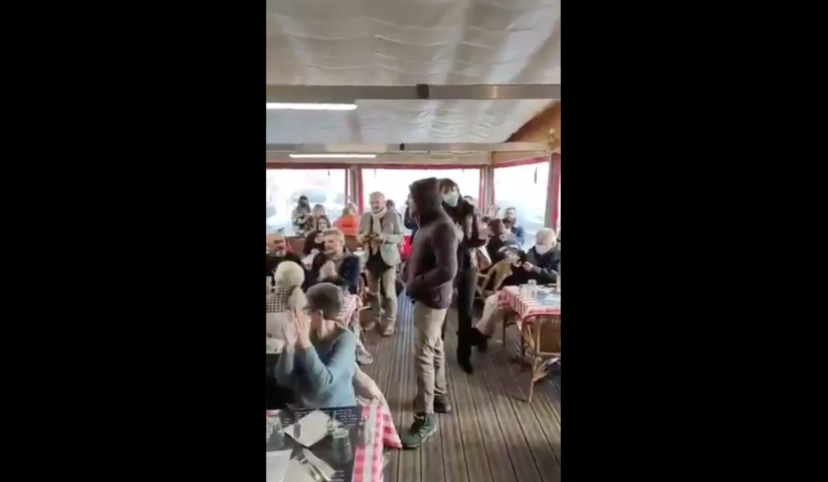 À Nice, un restaurant défie l'interdiction d'ouvrir aux cris de "liberté"