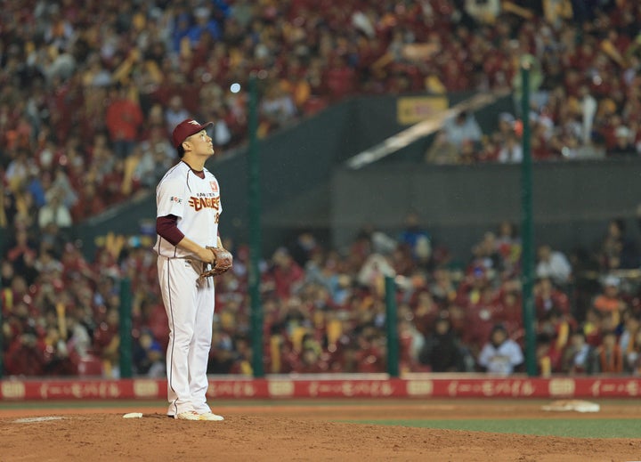 日本シリーズ第7戦、抑え投手として登板しマウンドに上がる楽天の田中将大投手=2013年11月03日