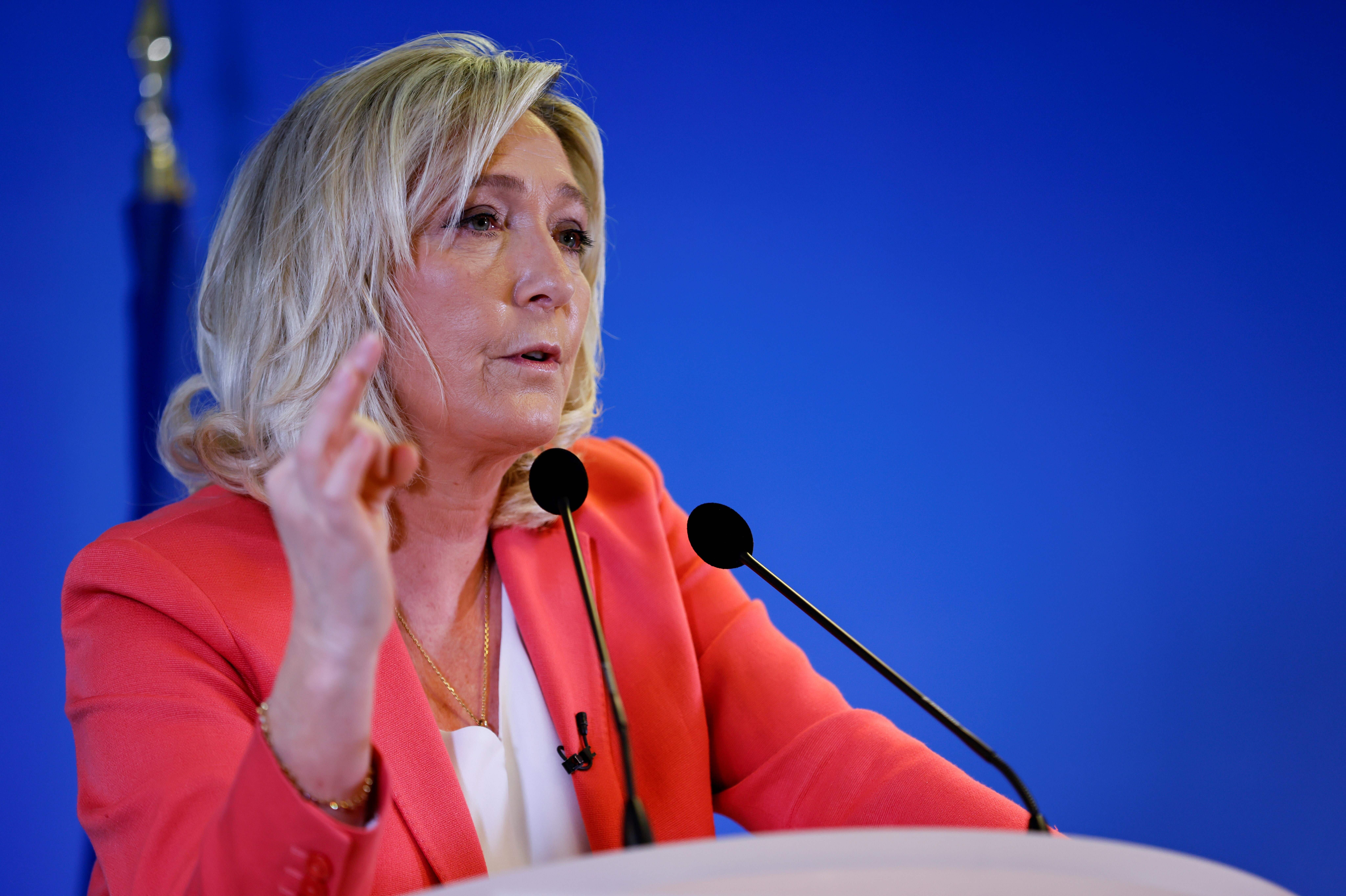 Marine Le Pen ne veut plus suspendre les accords de Schengen