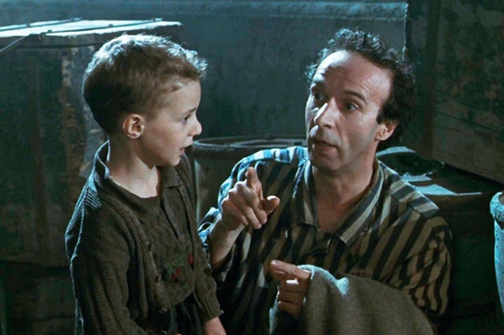 Roberto Benigni y Giorgio Cantarini en 'La vida es bella'.
