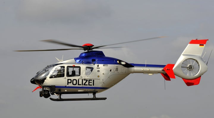 Ein Hubschrauber Eurocopter EC 135 T2 der Hubschrauberstaffel der saechsischen Polizei startet am Feitag, 25. September 2009,