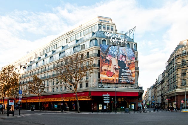 Les centres commerciaux de plus de 20.000 m2 vont fermer leurs portes à compter de ce dimanche 31 janvier. À Paris, les Galeries Lafayette font partie des magasins concernés. (photo d'archives prises le 27 novembre lors du 2nd confinement)