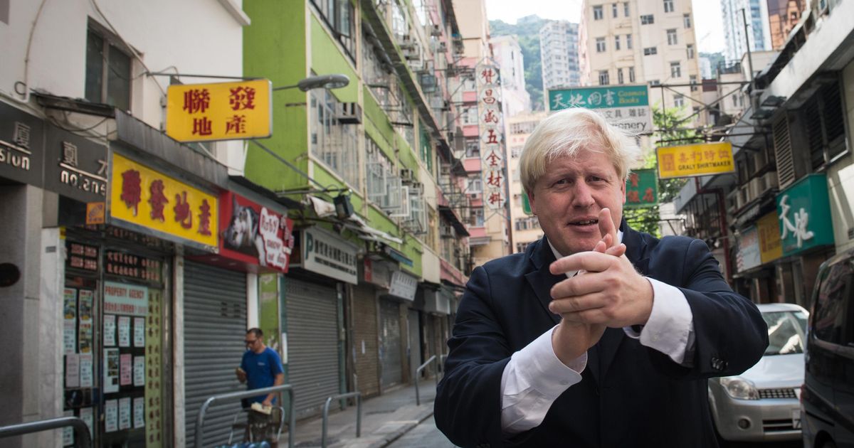 Boris Johnson challenges China on passports to Hong Kong citizens