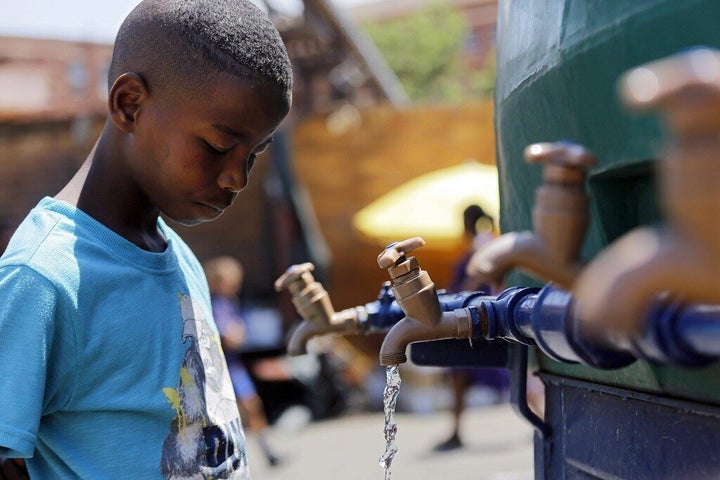Niño en África.