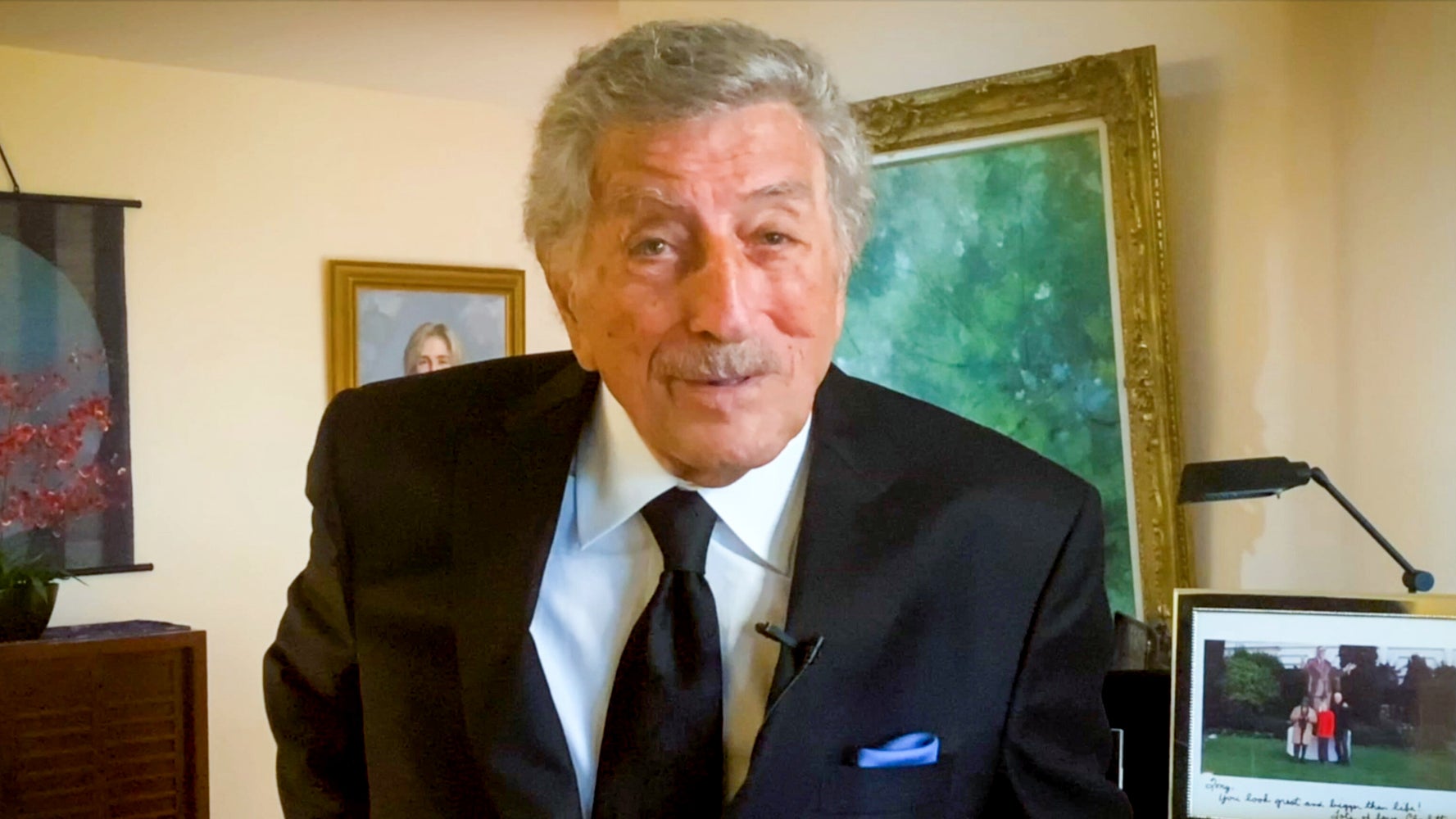 Tony Bennett Reveals Alzheimer S Disease Diagnosis News Akmi