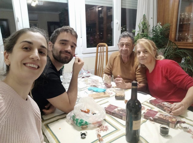La familia de Santos González, en una celebración de Navidad de