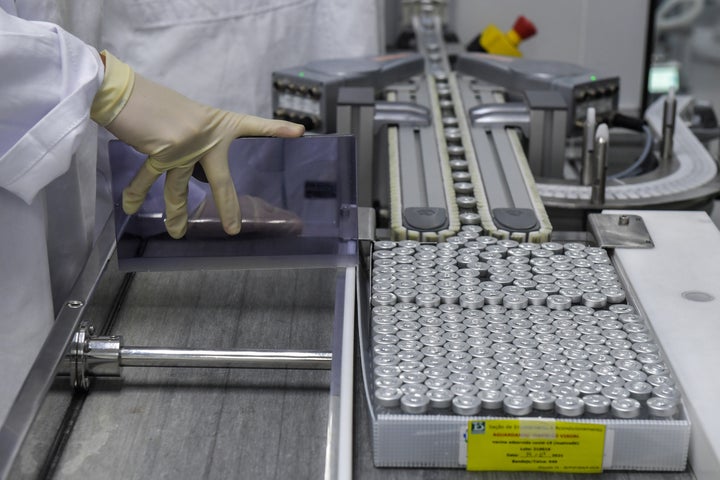 Il n’y a présentement au Canada que deux usines de production de vaccins, mais elles fournissent des produits pour contrer d’autres maladies que le coronavirus. (photo d'archives)