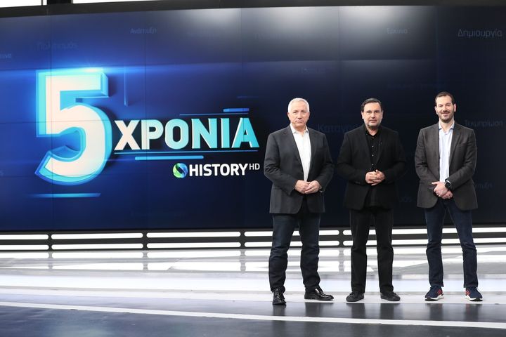 5 Χρόνια COSMOTE HISTORY: Από αριστερά: Ο Πρόεδρος & Διευθύνων Σύμβουλος Ομίλου ΟΤΕ, Μιχάλης Τσαμάζ, ο δημοσιογράφος και συντονιστής του digital Media event, Χρίστος Βασιλόπουλος, ο Εκτελεστικός Διευθυντής COSMOTE TV, Δημήτρης Μιχαλάκης.