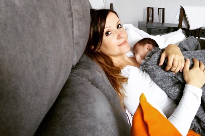 Brenda Wallace con su hija. 