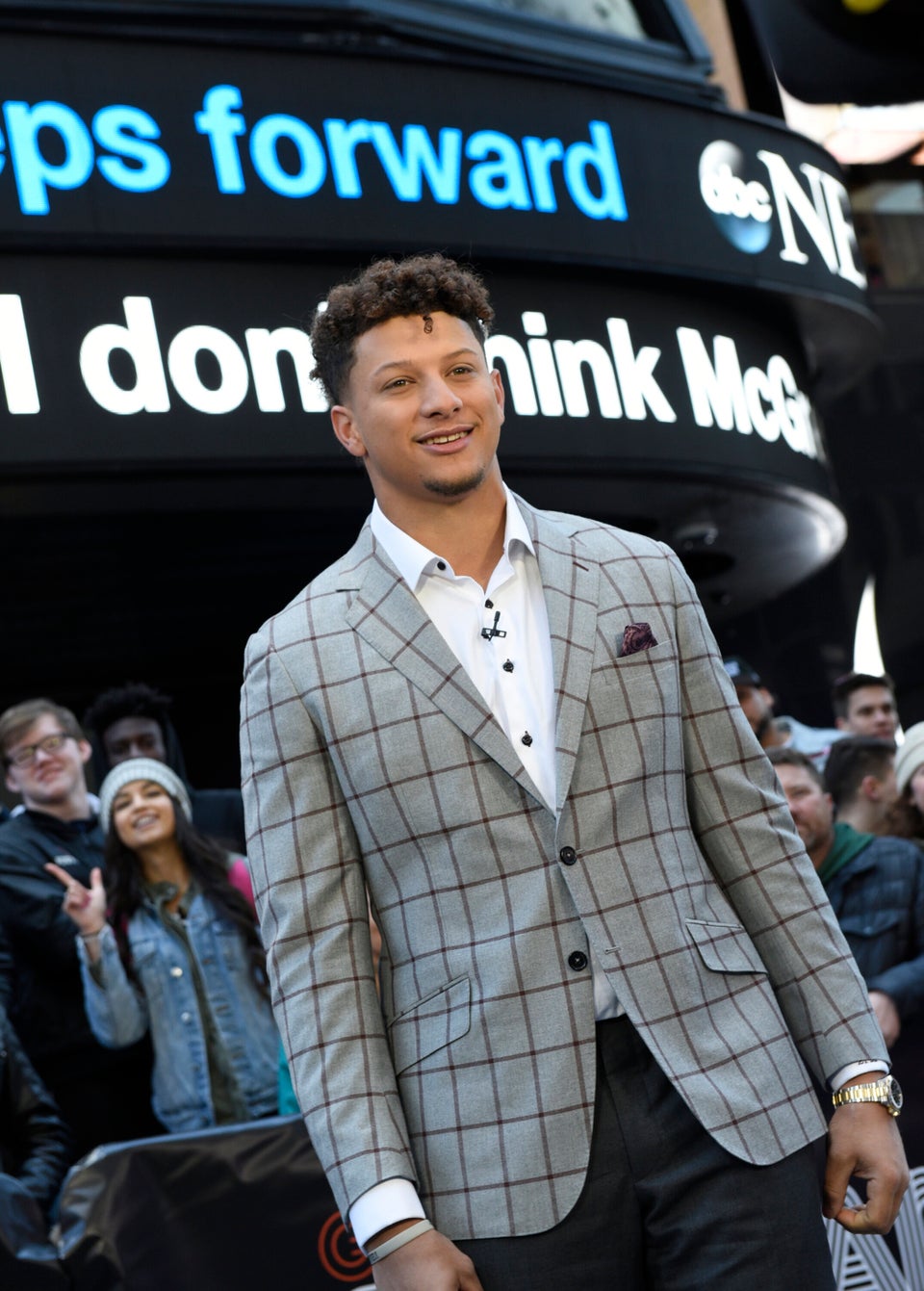 Patrick Mahomes' Deserted Teammate Embraces Change With a Stylish Haircut,  Marking the Beginning of an Exciting New Path - EssentiallySports