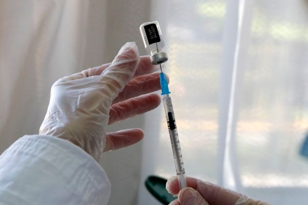 Τα εμβόλια κερδίζουν εμπιστοσύνη παγκοσμίως, αλλά σε κάποιες χώρες υπάρχει