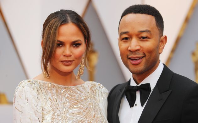 Chrissy Teigen et John Legend lors de la 89e cérémonie des Oscars le 26 février 2017 à Hollywood, aux États Unis.