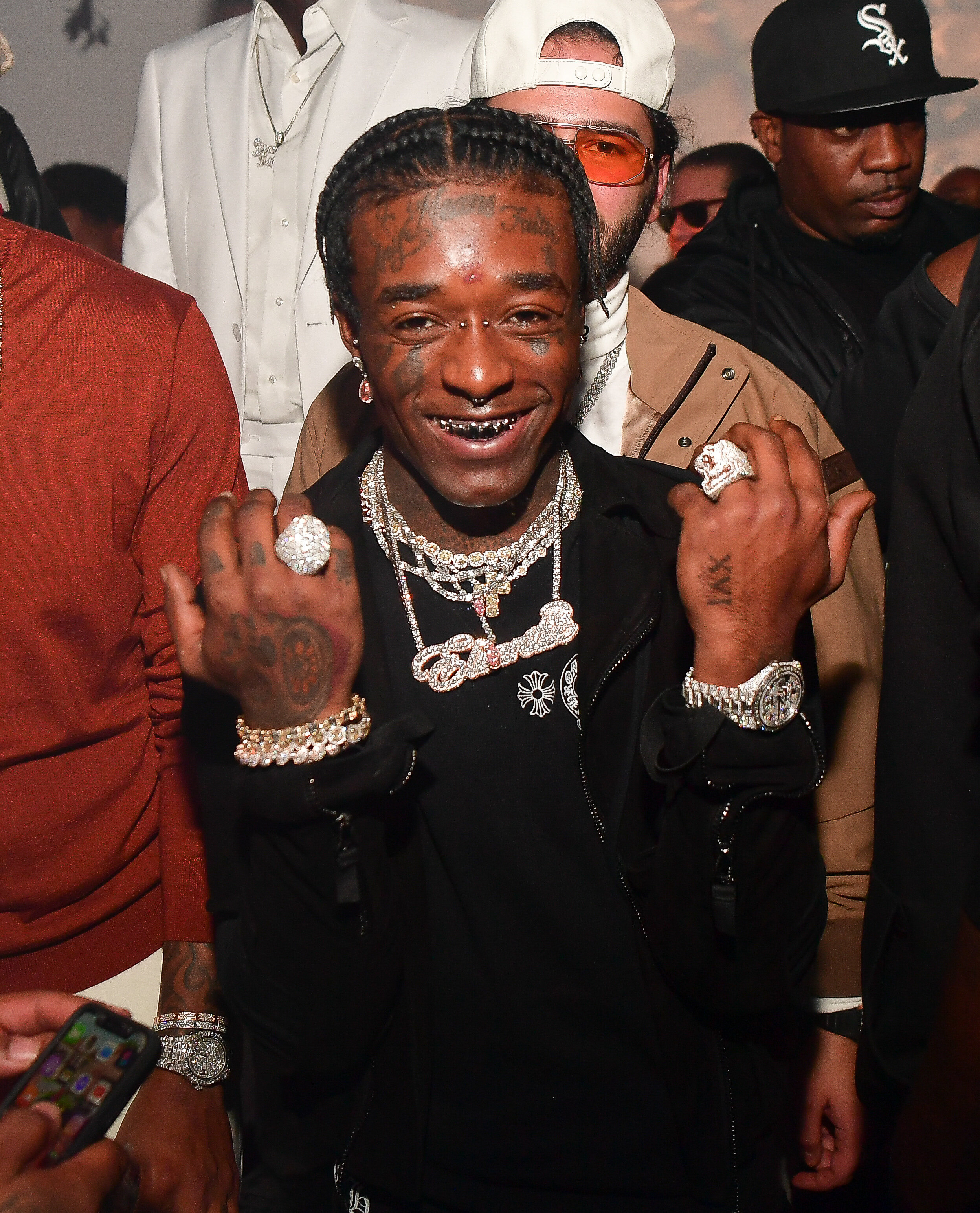 Lil Uzi Vert s'affiche avec un diamant de 11 carats sur le front