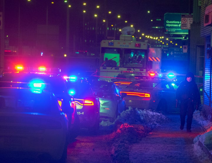 Le suspect qui aurait désarmé un policier court toujours et le SPVM poursuit son enquête. (photo d'archives) 