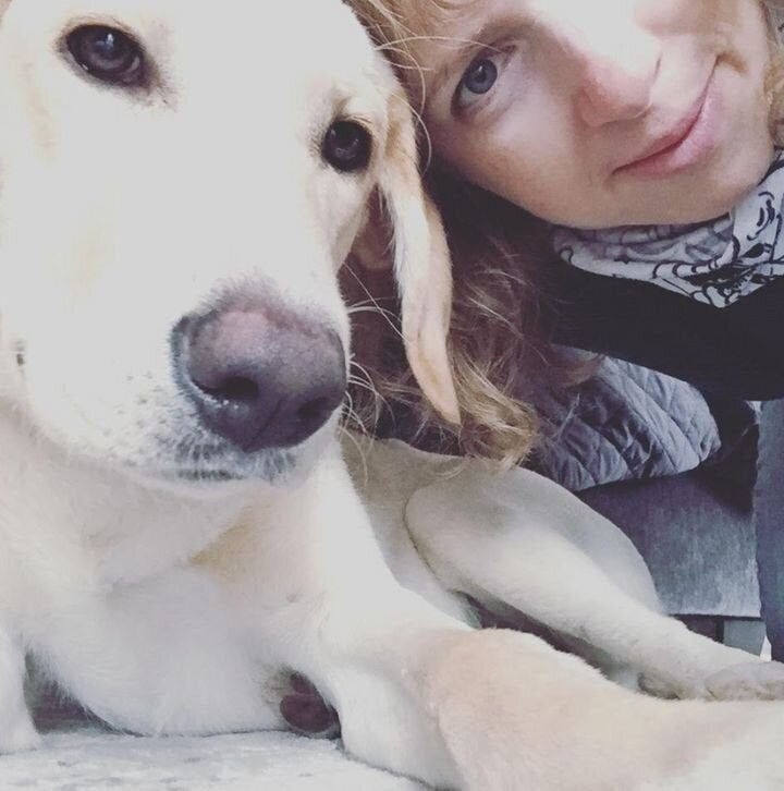 Tracy Strauss y su perro, Beau.