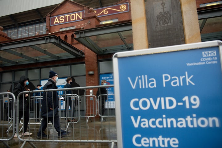 When British authorities first decided to delay second doses of the COVID-19 vaccine, in order to focus on delivering first doses to as many people as possible, it provoked a great deal of criticism from around the world. But now the idea is picking up some more support.