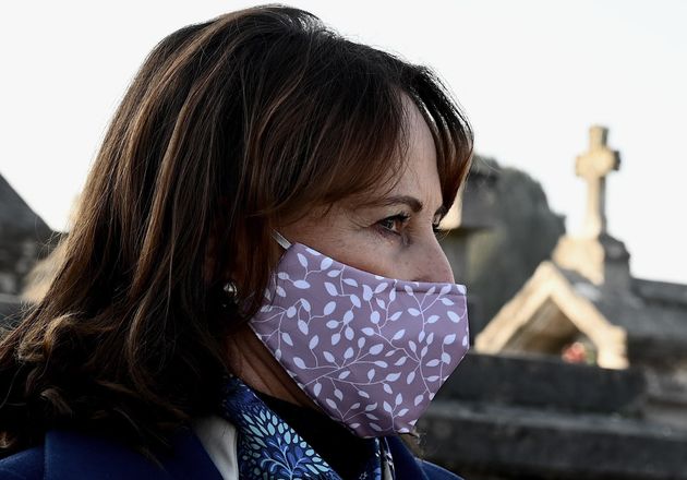 Ségolène Royal, ici lors d'une cérémonie d'hommage sur la tombe de François Mitterrand au cimetière de Jarnac (Charente), le 8 janvier 2021.