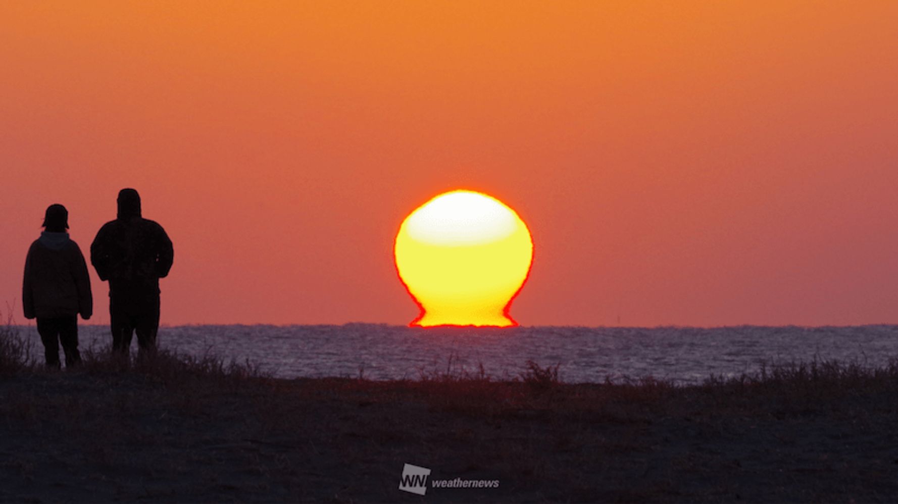 だるま朝日 って何 静岡と高知でくびれた太陽が出現 その発生メカニズムは ハフポスト