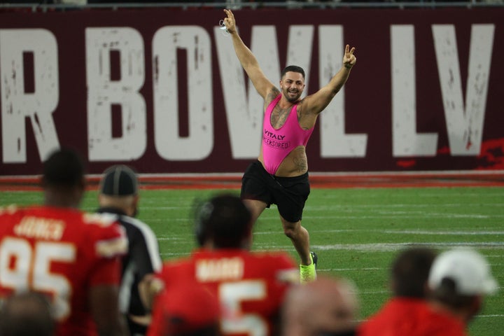 Streaker: Fan in pink one-piece runs on field during Super Bowl LV