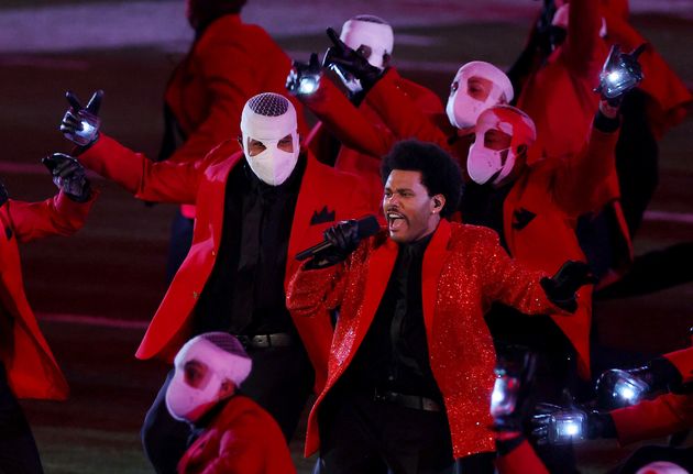 Le chanteur canadien The Weeknd a assuré le show lors de la mi-temps du Super Bowl, remporté...
