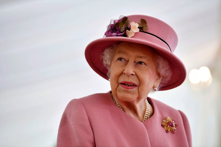 Isabel II, el pasado octubre, visitando un laboratorio en Porton Down.