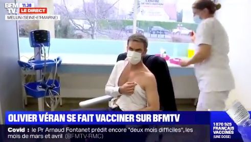 Olivier Véran, premier ministre à se faire vacciner contre le Covid