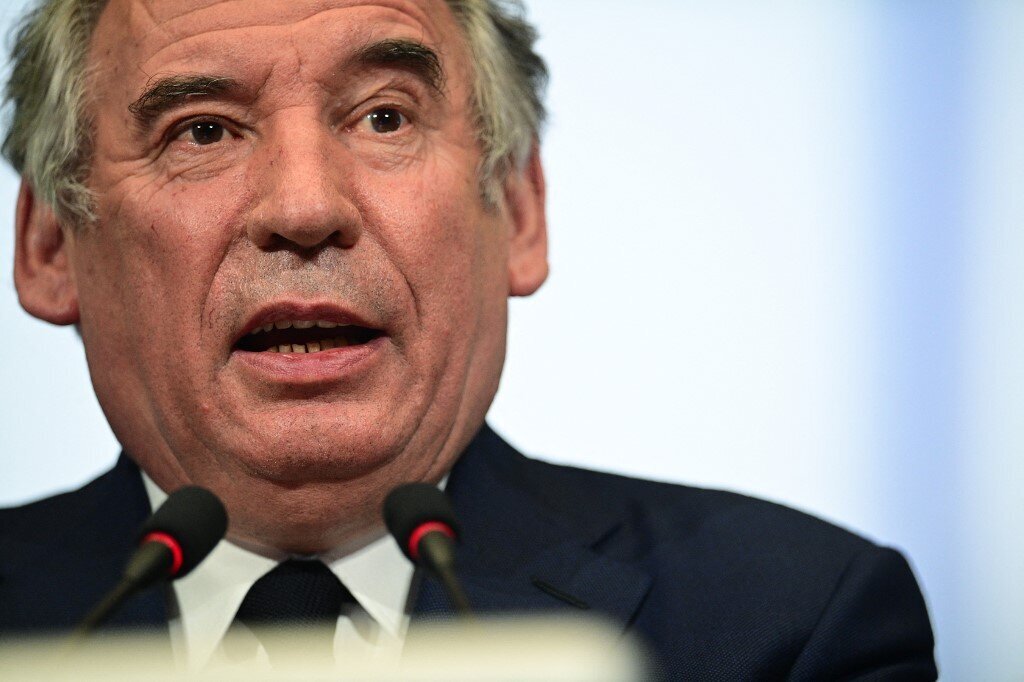 François Bayrou se défend après ses propos sur "la classe moyenne à 4.000 euros"