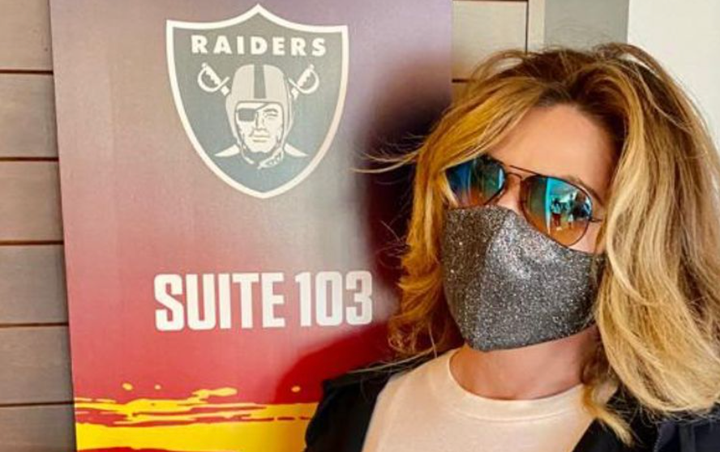 Shania Twain watched Super Bowl LV from the Las Vegas Raiders suite at Raymond James Stadium in Tampa Bay, Fl. on Feb. 7, 2021.