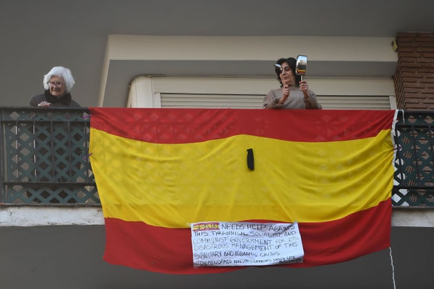 Cacerolada contra el Gobierno en uno de los barrios de Madrid en mayo de