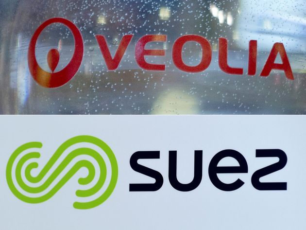 Les logos de Véolia et Suez (Photos KENZO TRIBOUILLARD and ERIC PIERMONT / AFP)