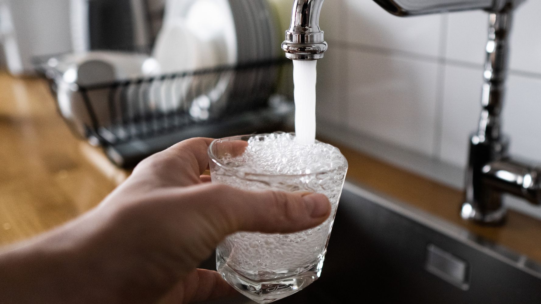 Питьевая вода сотрудников. How to clean drinking Water. Предмет который появляется без воды. The shortage of drinking Water in los Angeles.