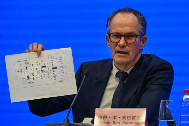 Peter Ben Embarek lors de la conférence de presse à Wuhan le 9 février 2021  (Photo by Hector RETAMAL / AFP)