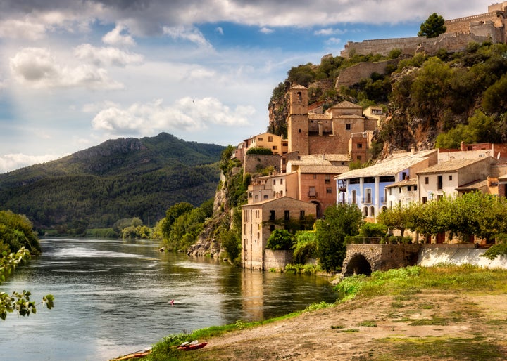 Una imagen de Miravet a orillas del río Ebro, en Tarragona.