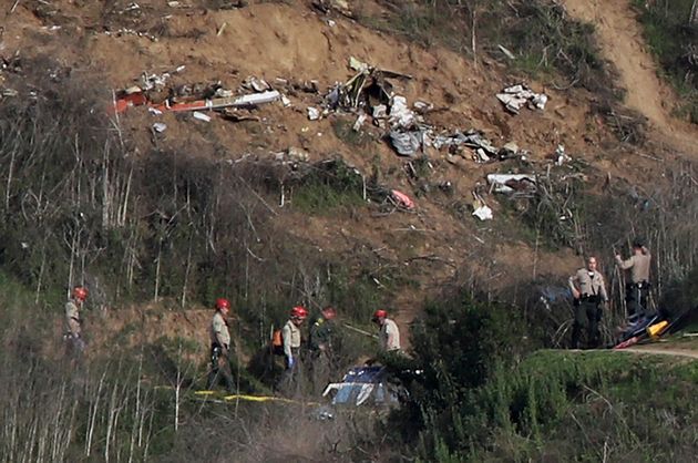 Les enquêteurs sur le lieu de l'accident d'hélicoptère à Calabasas en Californie, le 27 janvier 2020. 