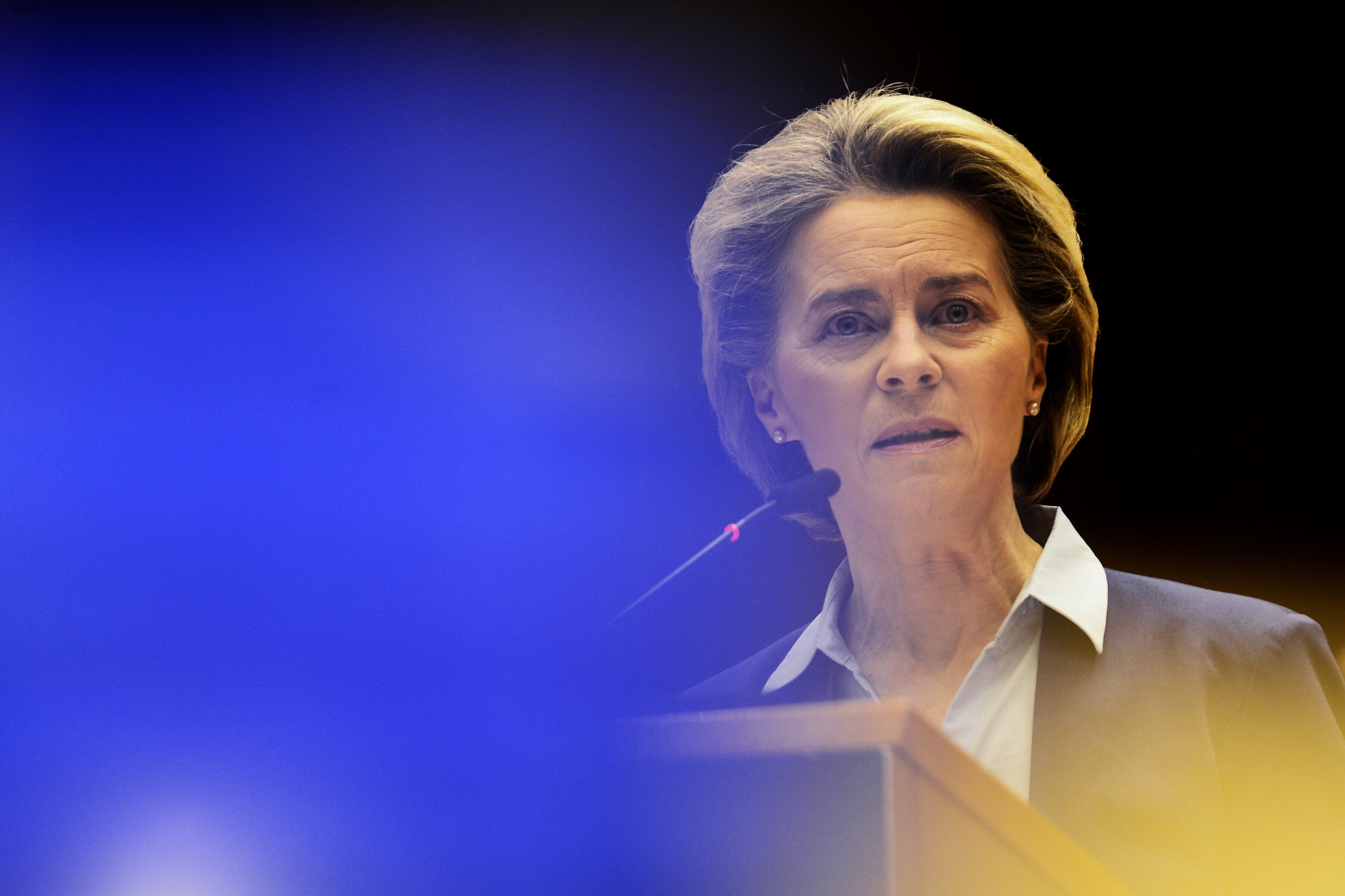 Vaccins dans l'UE: Ursula von der Leyen reconnait des lacunes