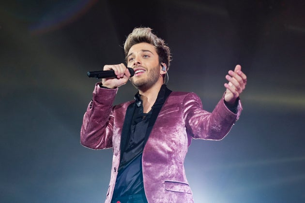 El cantante Blas Cant&oacute; en un concierto de Cadena