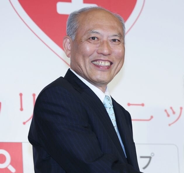舛添要一氏 女性議員の白ジャケットでの抗議に 失笑を禁じえない とツイート 批判相次ぐ ハフポスト