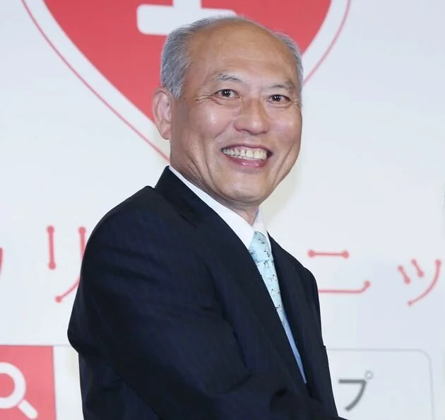 舛添要一氏 女性議員の白ジャケットでの抗議に 失笑を禁じえない とツイート 批判相次ぐ ハフポスト