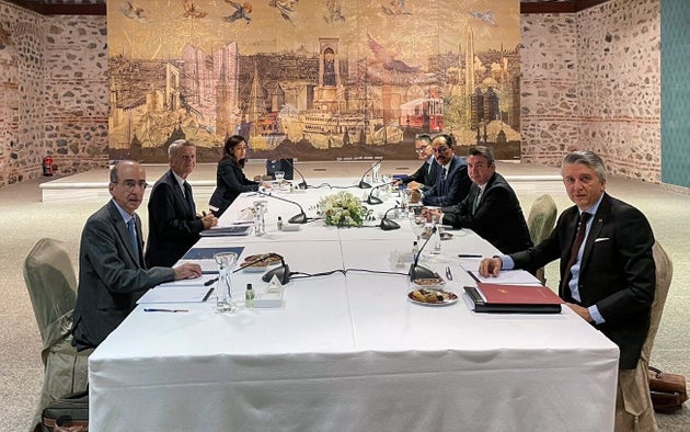 25 Ιανουαρίου 2021 Τουρκία 61οσ γύρος των διερευνητικών. Στην αριστερή πλευρά κάθεται η ελληνικής αντιπροσωπεία με επικεφαλής τον κ. Αποστολίδη