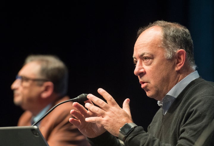 Le ministre de la Santé Christian Dubé s'attend à ce que tous les tests positifs de la métropole soient criblés d'ici la semaine prochaine.