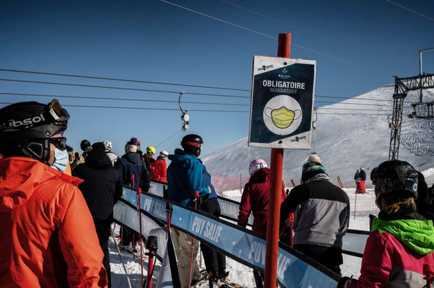 Dans les Alpes, le 17 octobre 2020, les habitués du ski étaient présents pour l'ouverture des stations