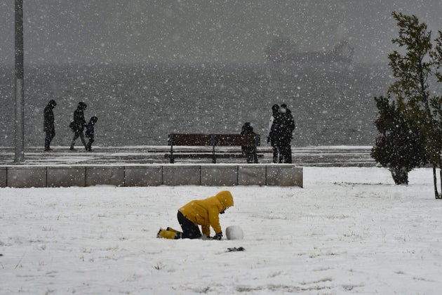 Πυκνό χιόνι στη Θεσσαλονίκη.