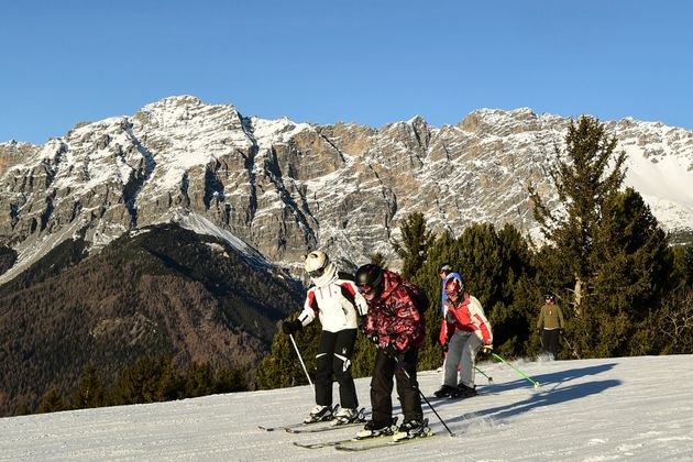 Des skieurs dans les Alpes italiennes en décembre 2018