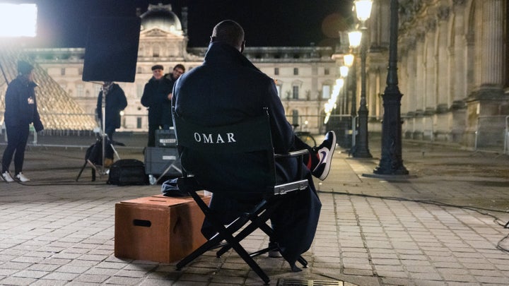 Omar Sy durante una pausa en el rodaje.