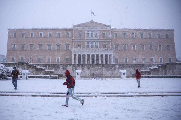 Σύνταγμα, 07:00, 16 Φεβρουαρίου.