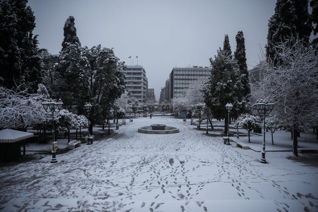 Πλατεία Συντάγματος, 07:00, 16 Φεβρουαρίου.