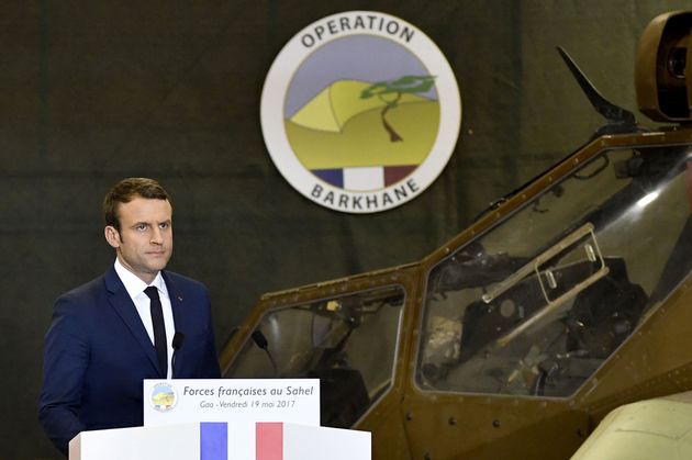 Emmanuel Macron, ici au Mali en 2017, a annoncé le 16 février 2021 qu'il n'envisage pas de réduire 