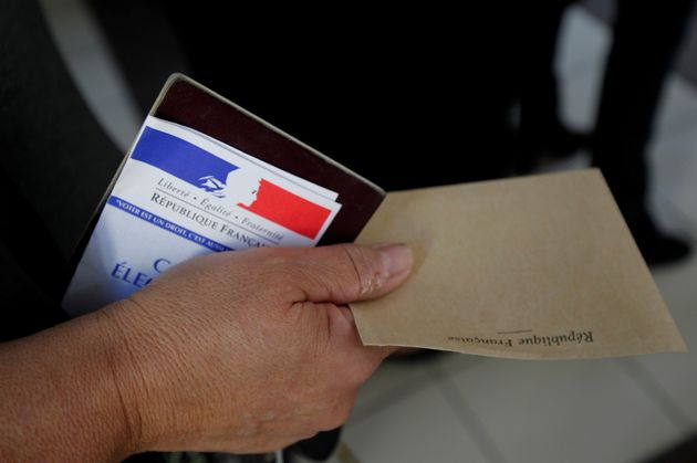 Comment fonctionnerait le vote par anticipation que le gouvernement veut essayer en 2022 (photo d'illustration prise le 7 mai 2017 à Marseille) 